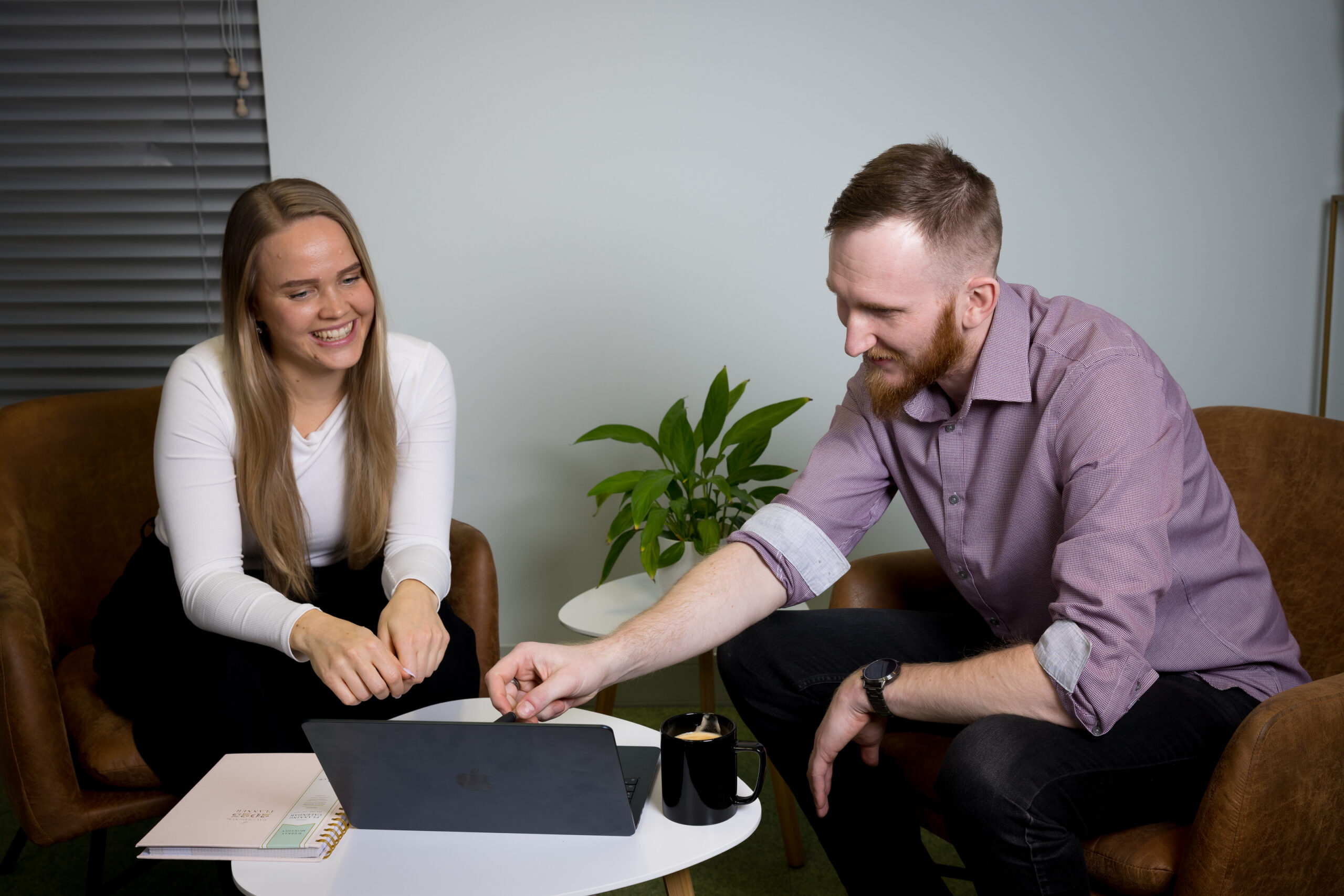 headhunting, Southwestern Recruitment recruiters Kristin Seemen and Kristian Paekivi talking.